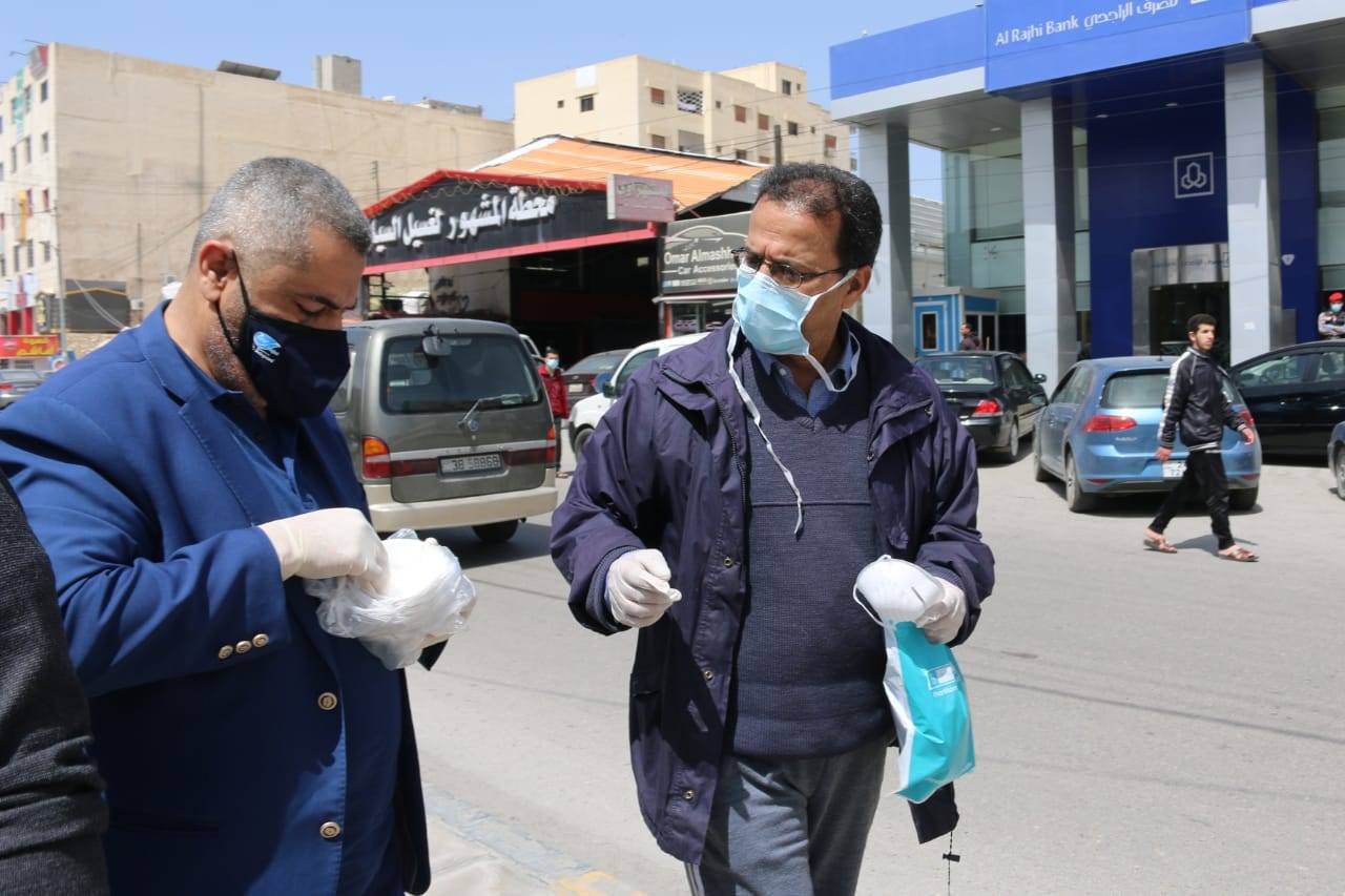 مديرية الأمن العام تواصل تنفيذ مبادرة  (مسافة آمان ) وتؤمن الإجراءات المناسبة داخل وأمام البنوك