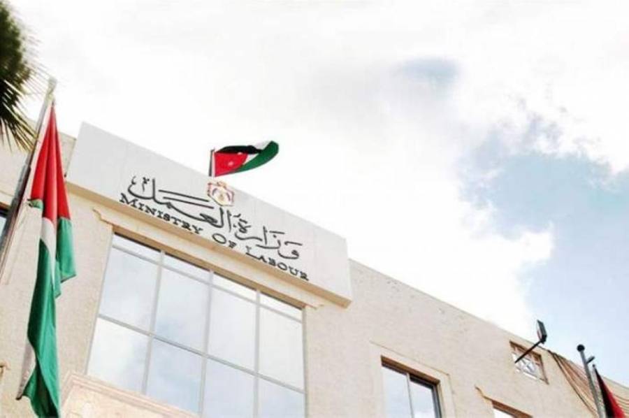 العمل : بالتنسيق مع وزارة الاقتصاد الرقمي يتم إجراء تعديلات على نظام اصدار التصاريح لاصحاب العمل