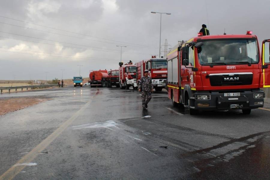 وفاة شخص اثر حادث تدهور شاحنه محملة مواد بترولية على شارع المية بتجاه الزرقاء