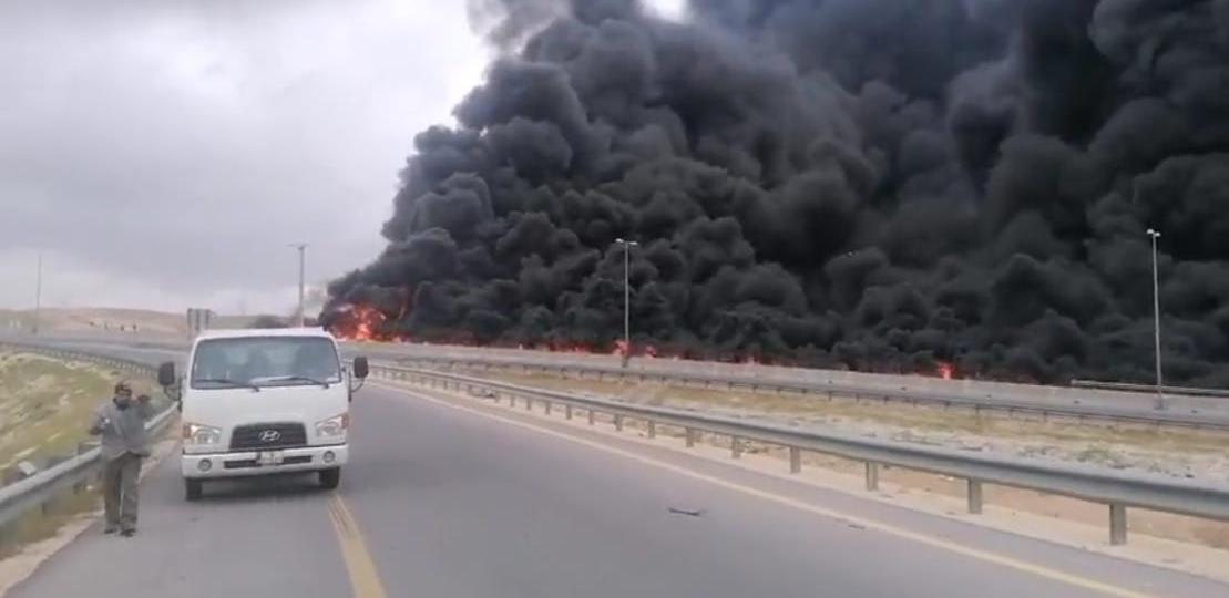 وفاة شخص اثر حادث تدهور شاحنه محملة مواد بترولية على شارع المية بتجاه الزرقاء