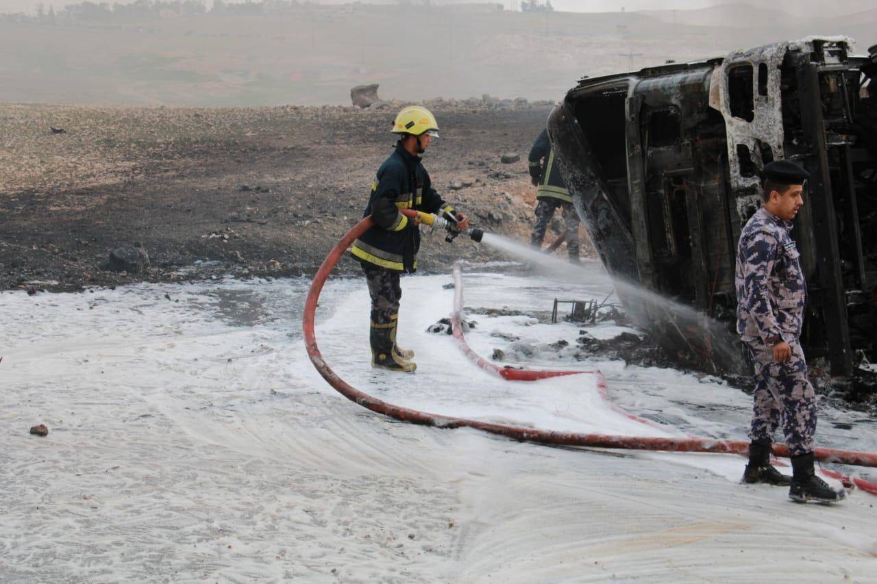 وفاة شخص اثر حادث تدهور شاحنه محملة مواد بترولية على شارع المية بتجاه الزرقاء