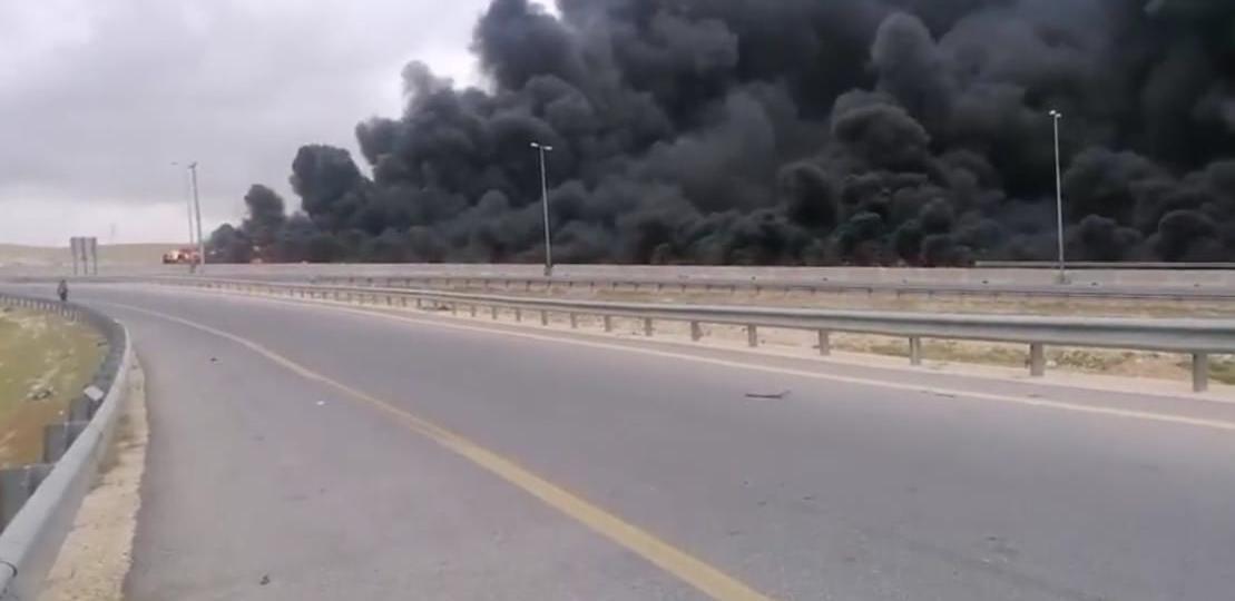 وفاة شخص اثر حادث تدهور شاحنه محملة مواد بترولية على شارع المية بتجاه الزرقاء