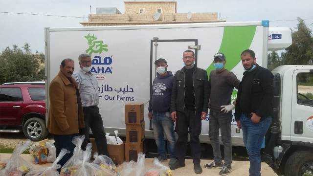 شركة الالبان الاردنية توزع طرود غذائية  للأسر العفيفة