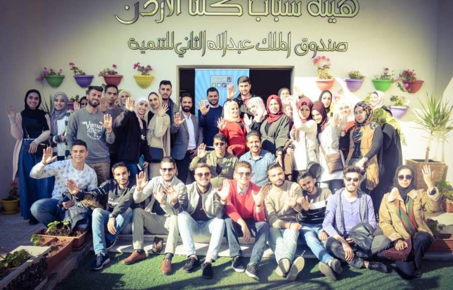 طلاب من جامعة جدارا ينفذون حملة وطن بلا مزارع تحت إشراف عمادة شؤون الطلبة