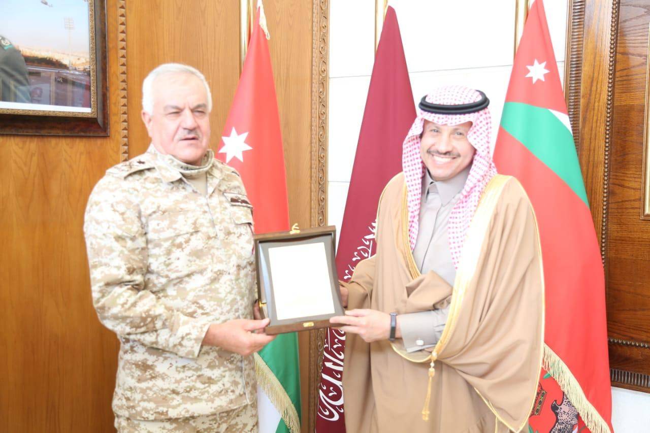 رئيس هيئة الأركان المشتركة يستقبل السفير السعودي لدى الأردن