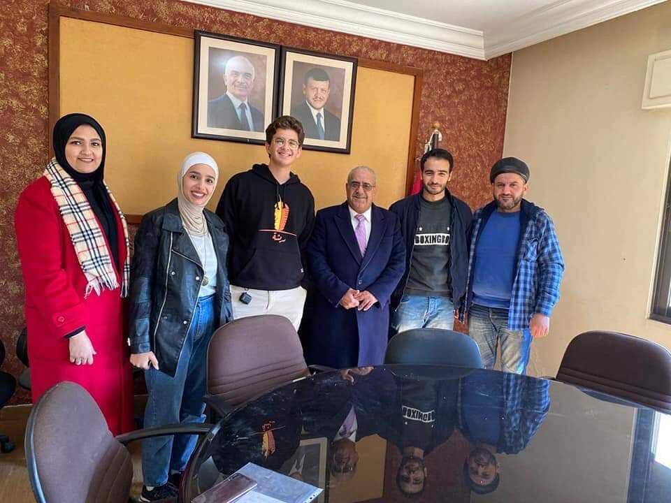 طلاب من جامعة جدارا ينفذون حملة وطن بلا مزارع تحت إشراف عمادة شؤون الطلبة 