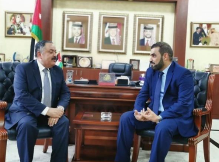 السفير الأردني في الامارات يجري اتصالا مع رجل الأعمال الاردني نائل النمر