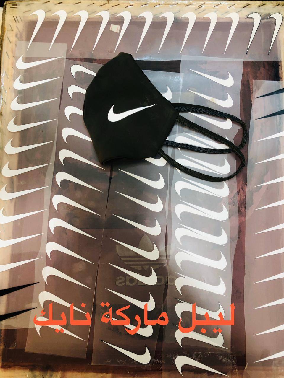 ضبط مشغل كمامات غير قانوني في الزرقاء والقبض على شخصين تورطا بالقضية