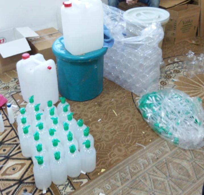 ضبط معملين يصنعان معقمات مقلدة في العاصمة والرصيفة ومشغل يصنع كمامات مقلدة بالرصيفة 
