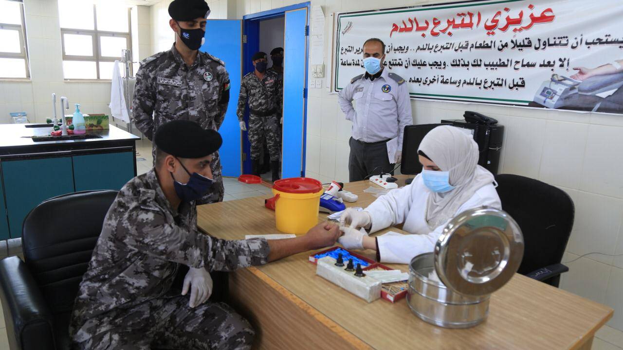 مديرية الأمن العام تنفذ حملة للتبرع بالدم لبنك الدم في الشمال