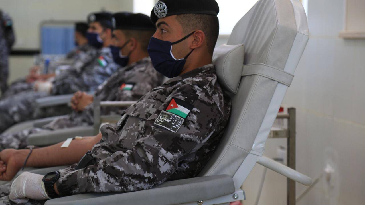 مديرية الأمن العام تنفذ حملة للتبرع بالدم لبنك الدم في الشمال