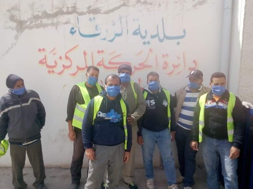 فريق الدعم العسكري المدني الامريكي يقدم مجموعة من المواد الوقائية والمعقمة الى بلدية الزرقاء