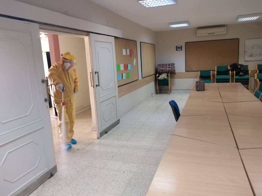 بالصور والفيديو .. جوسوي تطلق حملة لتعقيم مرافق صحية وطبية وتقوم بتعقيم وزارة الصناعة والتجارة