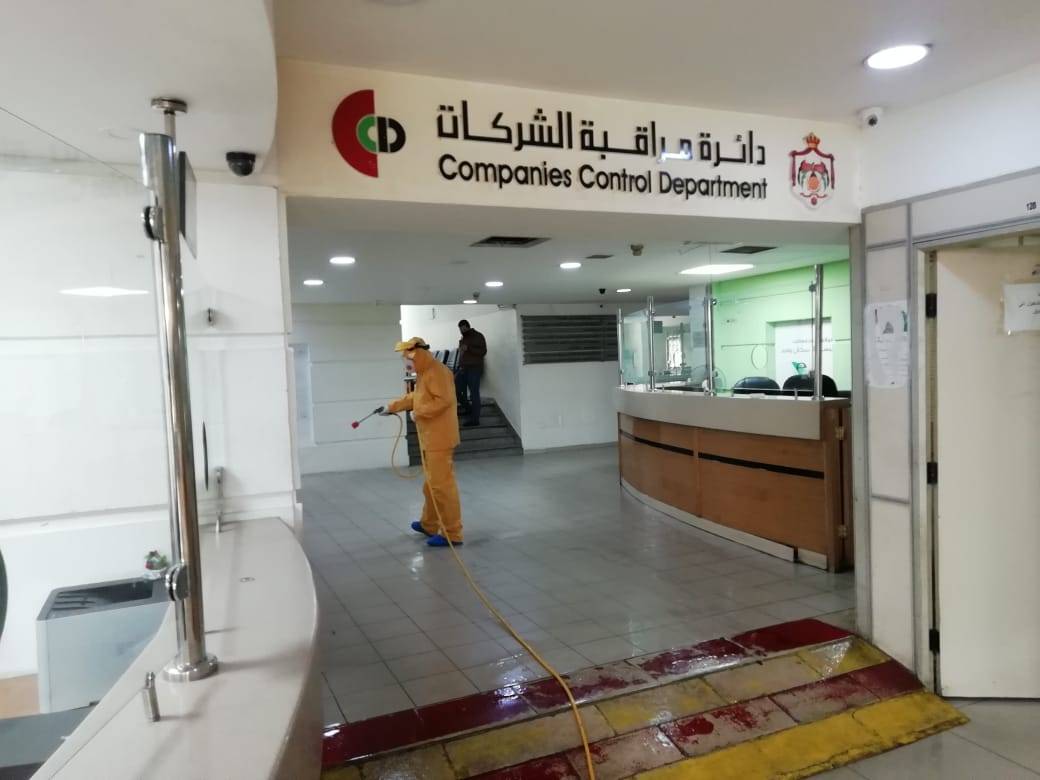 بالصور والفيديو .. جوسوي تطلق حملة لتعقيم مرافق صحية وطبية وتقوم بتعقيم وزارة الصناعة والتجارة