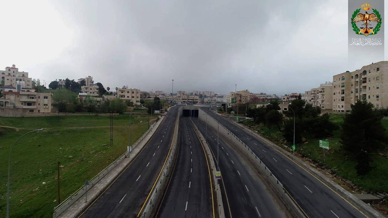 سماء غائمة لم تزد السلط إلا وداعة وجمال .. صور ملتقطة بالطائرة المسيرة التابعة لمديرية الأمن العام