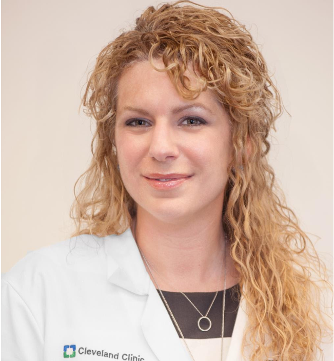 خبيرة في الصحة النفسية من كليفلاند كلينك تحثّ على التأقلم مع المشاعر العاطفية وسط الأزمة الراهنة