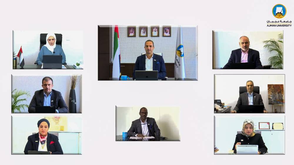 لقاء عن بُعد مع طلبة جامعة عجمان للإجابة عن استفساراتھم