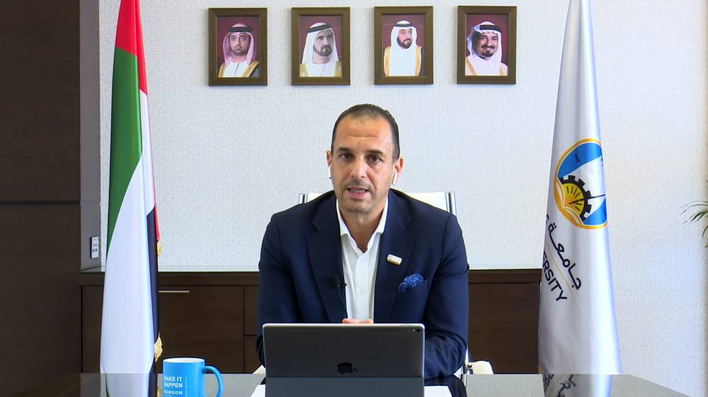 لقاء عن بُعد مع طلبة جامعة عجمان للإجابة عن استفساراتھم