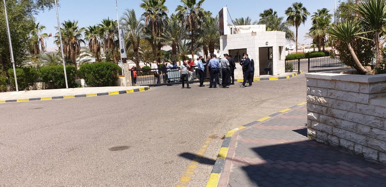 تسهيل عودة الموطنين العالقين في العقبة الى مدنهم وقراهم