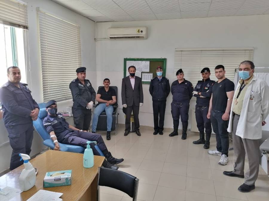 الأمن العام ينفذ حملة للتبرع بالدم في مستشفى النسائية والاطفال المفرق .. صور