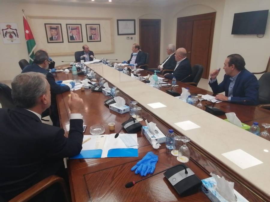 وزارة الأشغال العامة والإسكان تبحث أسس إستئناف العمل في مشاريع الإنشاءات