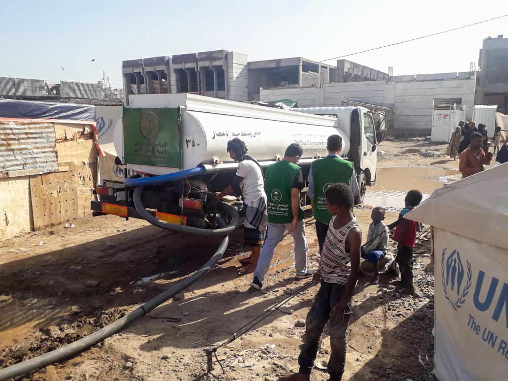 البرنامج السعودي لتنمية وإعمار اليمن يساهم في إغاثة عدن من الأمطار والسيول