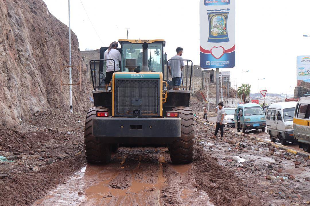 البرنامج السعودي لتنمية وإعمار اليمن يساهم في إغاثة عدن من الأمطار والسيول