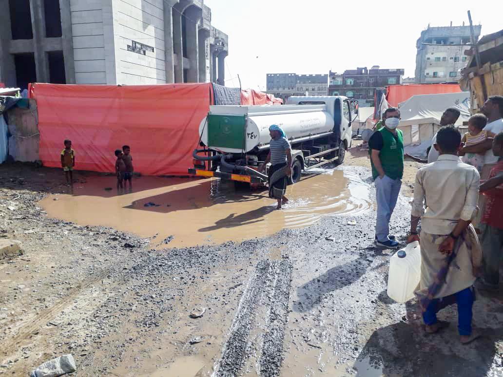 البرنامج السعودي لتنمية وإعمار اليمن يساهم في إغاثة عدن من الأمطار والسيول