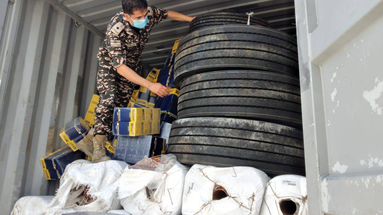 الجمارك الأردنية تحبط تهريب بضائع مختلفة .. تفاصيل وصور