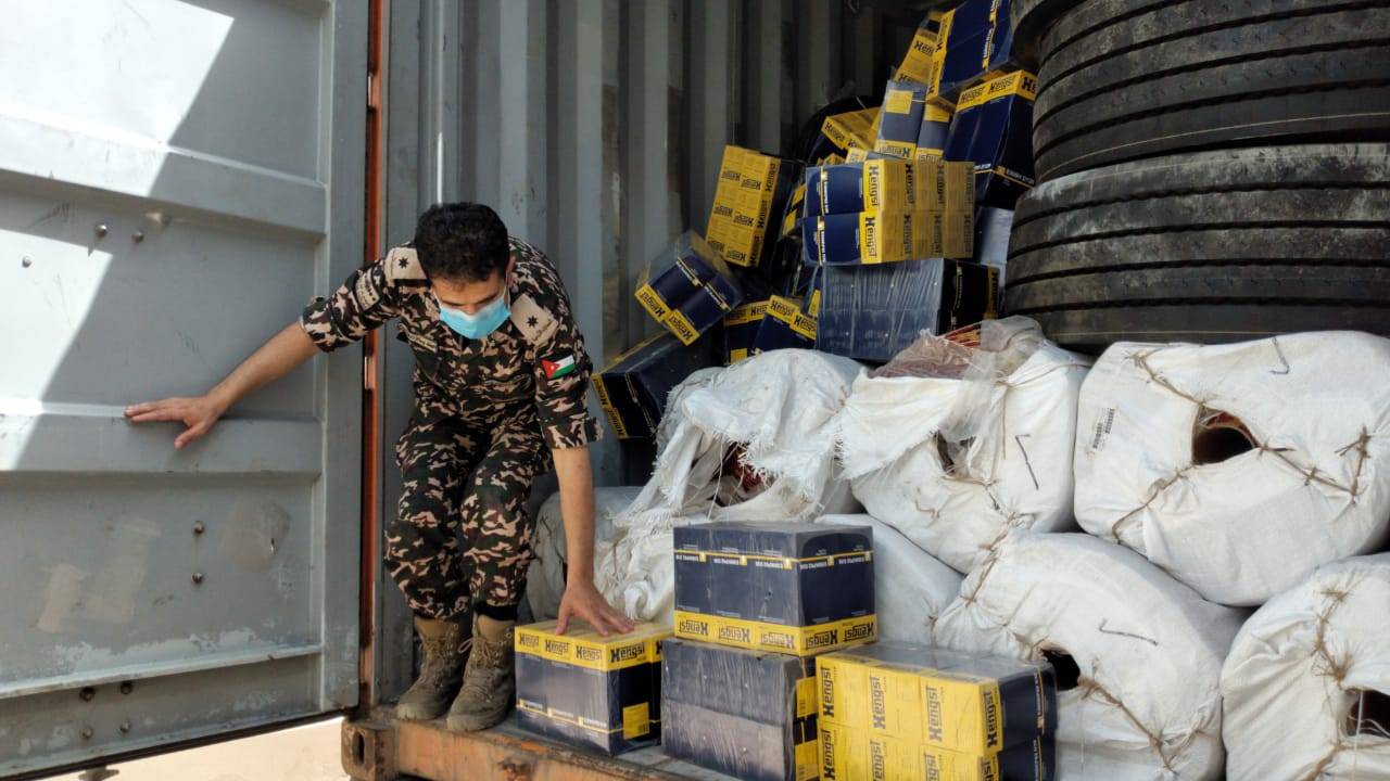 الجمارك الأردنية تحبط تهريب بضائع مختلفة .. تفاصيل وصور