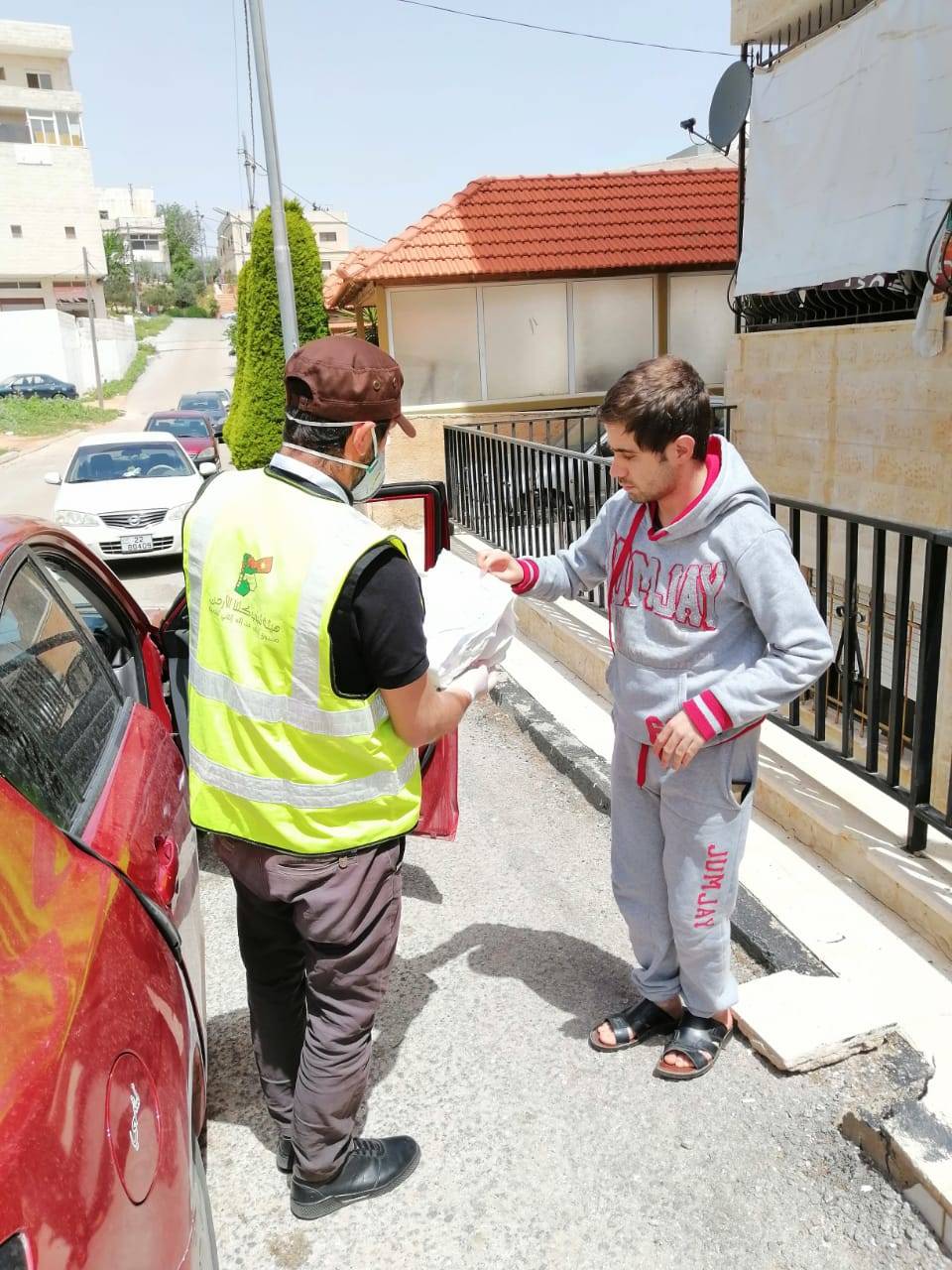 هيئة شباب كلنا الاردن تنفذ حملة توزيع الوصفات العلاجية بالسلط