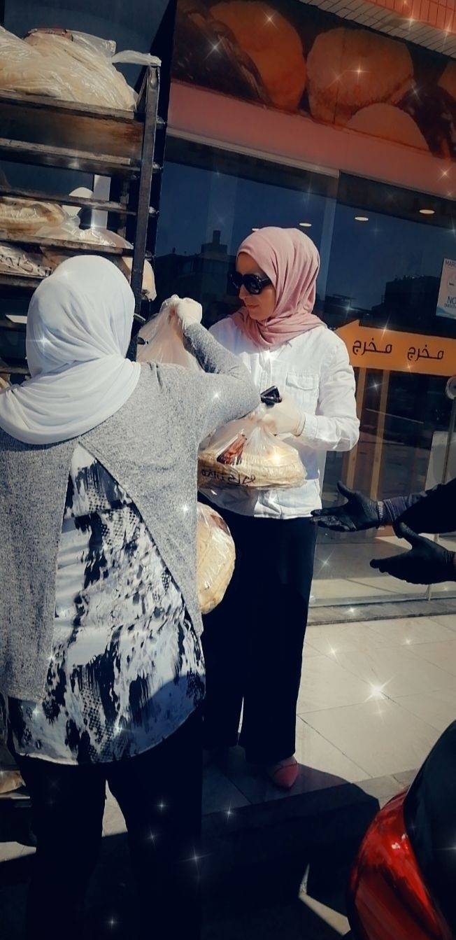 حزب الشعلة الأردني يوزع الخبز على الأسر العفيفة وعمال المياومة 