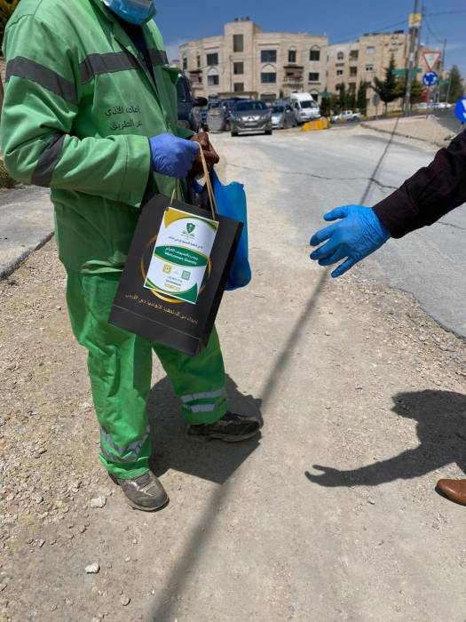 نادي الطلبة السعودي في عمان ينفذ مبادرة إجتماعية لعمال الوطن