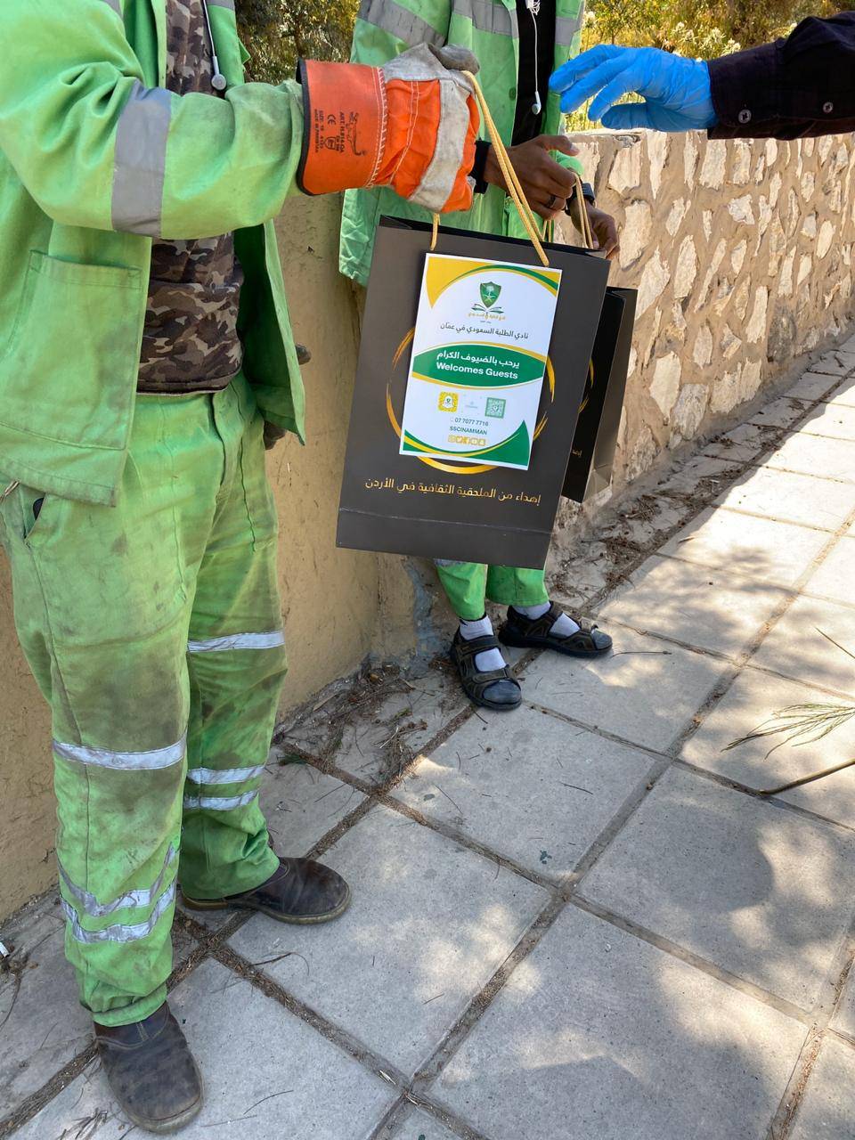 نادي الطلبة السعودي في عمان ينفذ مبادرة إجتماعية لعمال الوطن