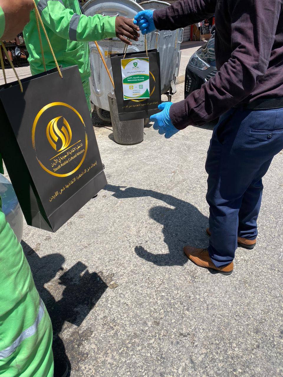 نادي الطلبة السعودي في عمان ينفذ مبادرة إجتماعية لعمال الوطن