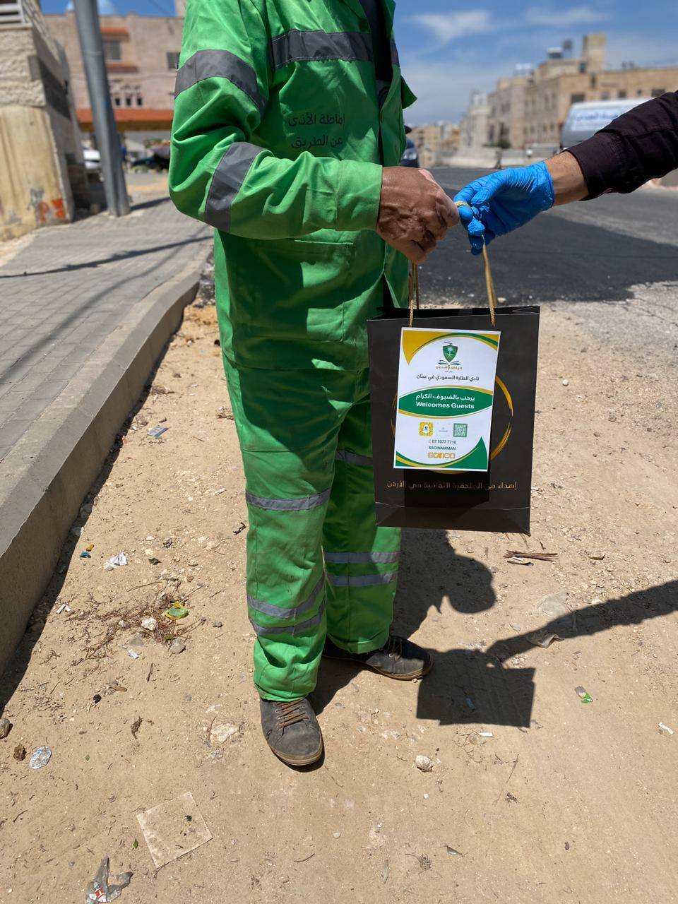 نادي الطلبة السعودي في عمان ينفذ مبادرة إجتماعية لعمال الوطن