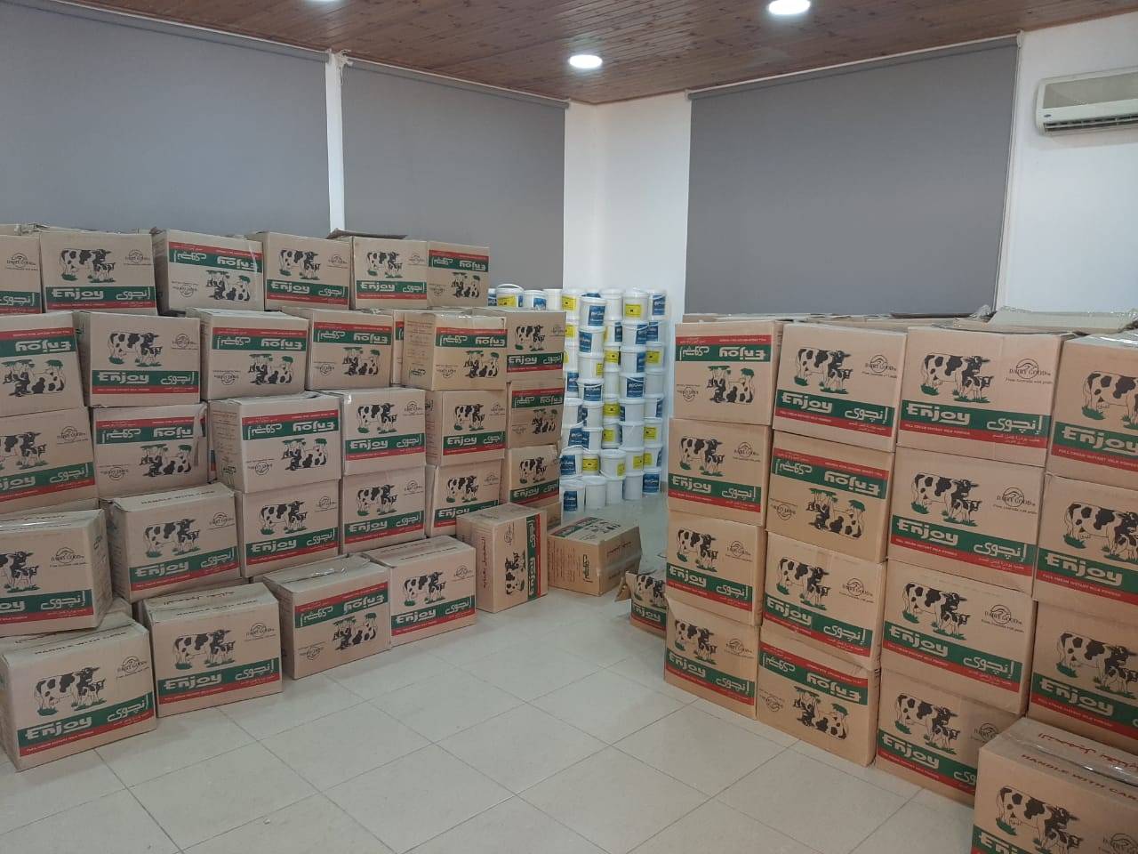 جامعة عمان الأهلية توزع طرود الخير على الأسر العفيفة في البلقاء