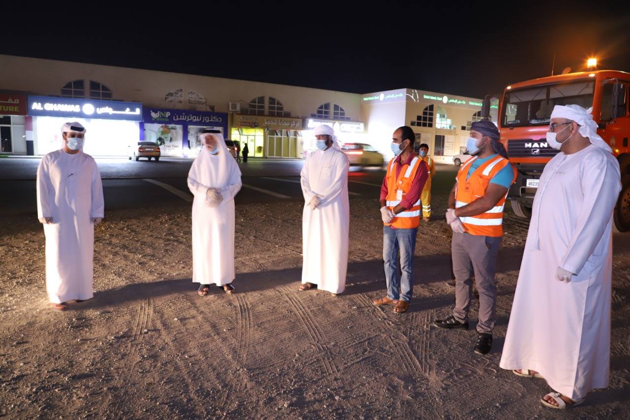 مجلس أولياء أمور الطلبة والطالبات بالمنطقة الوسطى يزور الفرق المعنية بالتعقيم