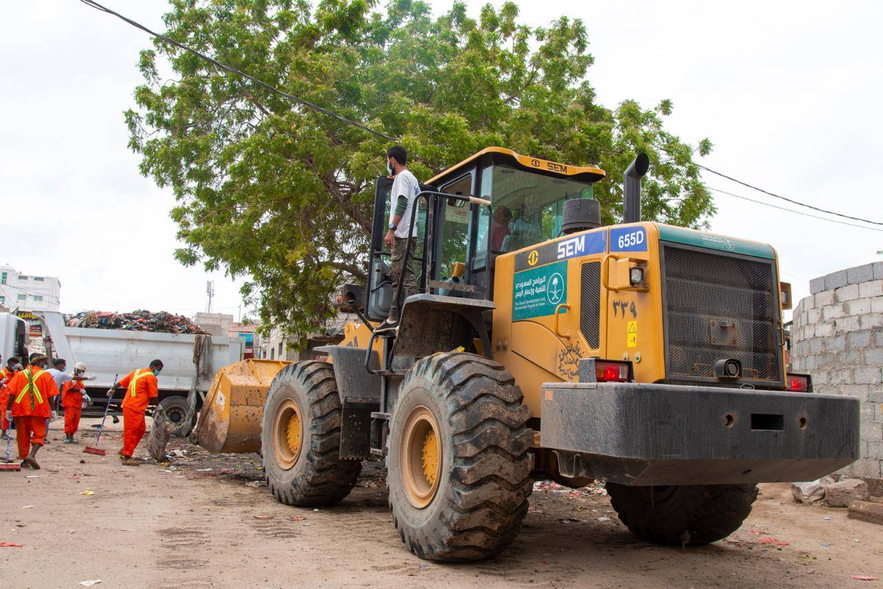 البرنامج السعودي لتنمية وإعمار اليمن يبدأ المرحلة الثانية من حملة نظافة عدن