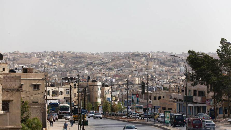 ضبط 5 مركبات و38 شخصاً خرقوا حظر التجول في محافظة الزرقاء