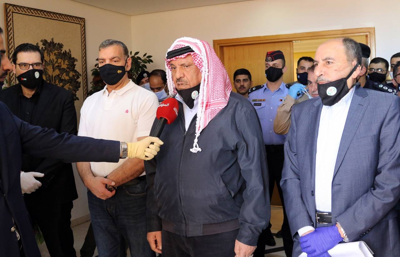 فريق وزاري يزور مركز حدود العمري للاطلاع على اجراءات الصحة والسلامة العامة 