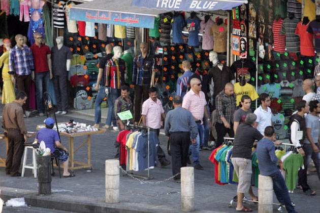 نقيب تجار الألبسة : حركة نشاط القطاع أقل من المعتاد رغم قرب حلول العيد