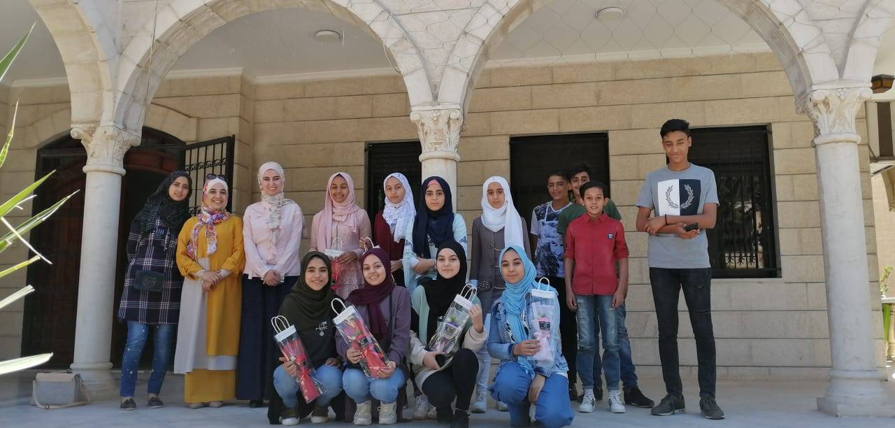 خذ فرصة لتمكين الأيتام اليافعين