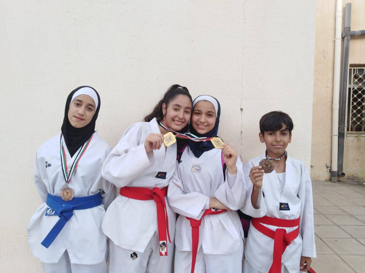 خذ فرصة لتمكين الأيتام اليافعين