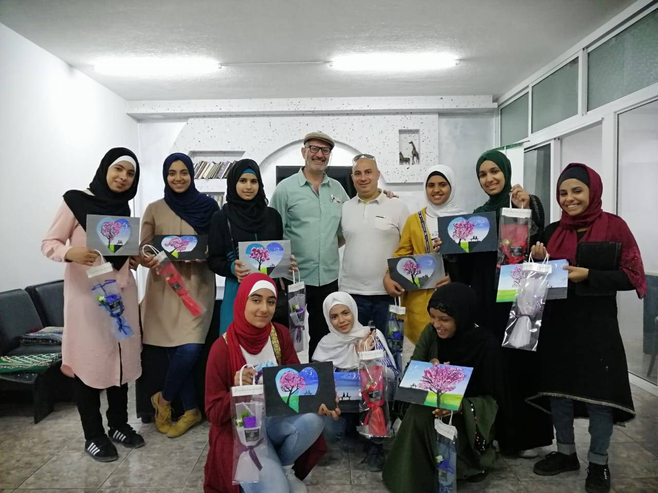 خذ فرصة لتمكين الأيتام اليافعين