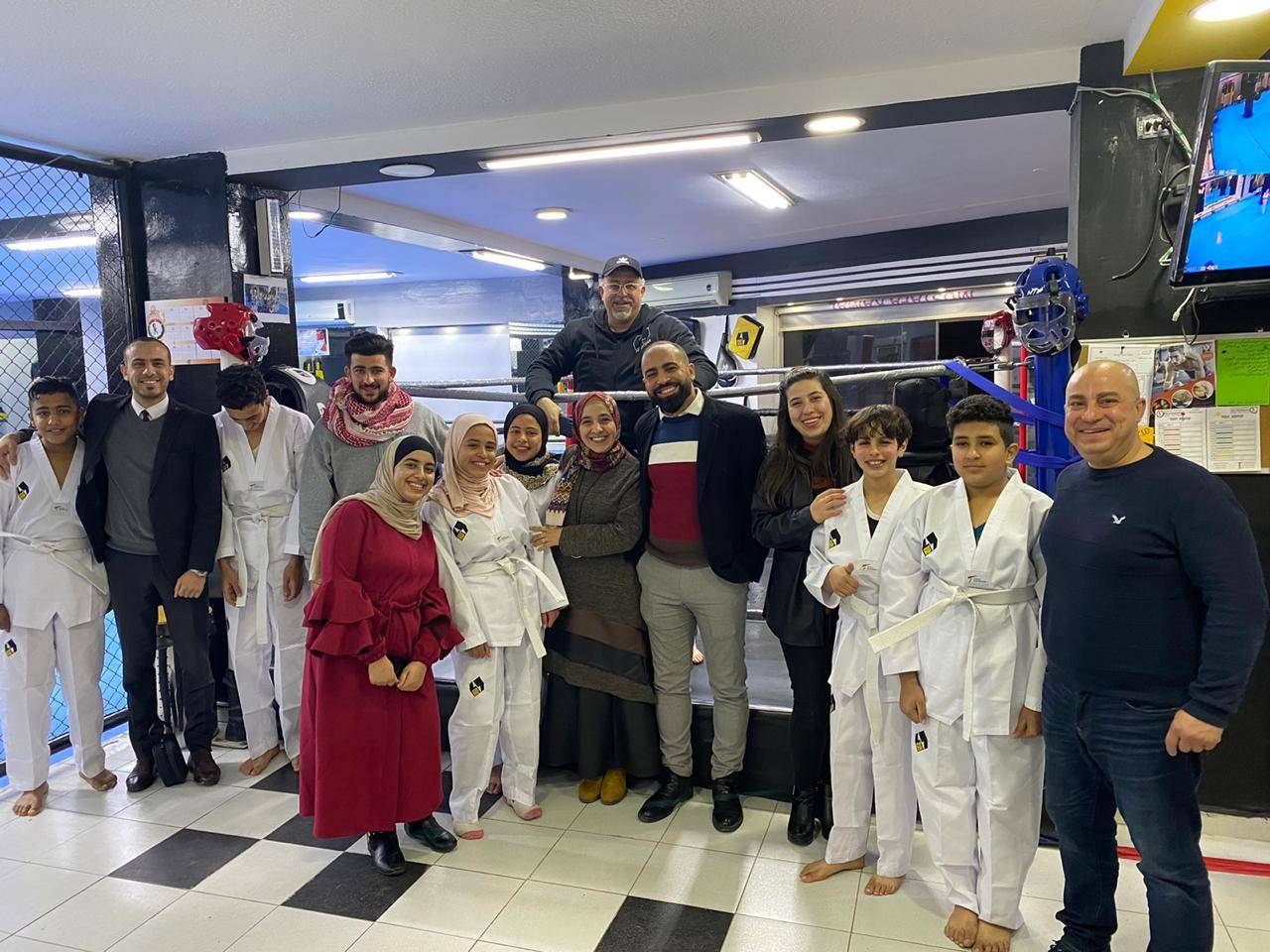 خذ فرصة لتمكين الأيتام اليافعين