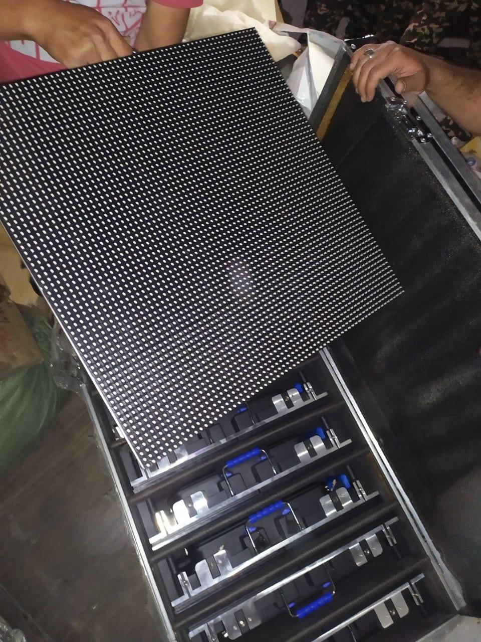 الجمارك تضبط حاوية محملة ببضائع مختلفة 