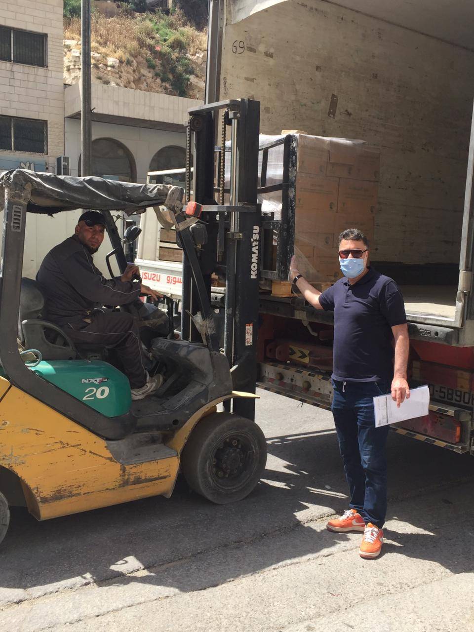 وزارة الشؤون الإسلامية السعودية توزع شحنة من هدية الملك سلمان على الأسر العفيفة بالأردن