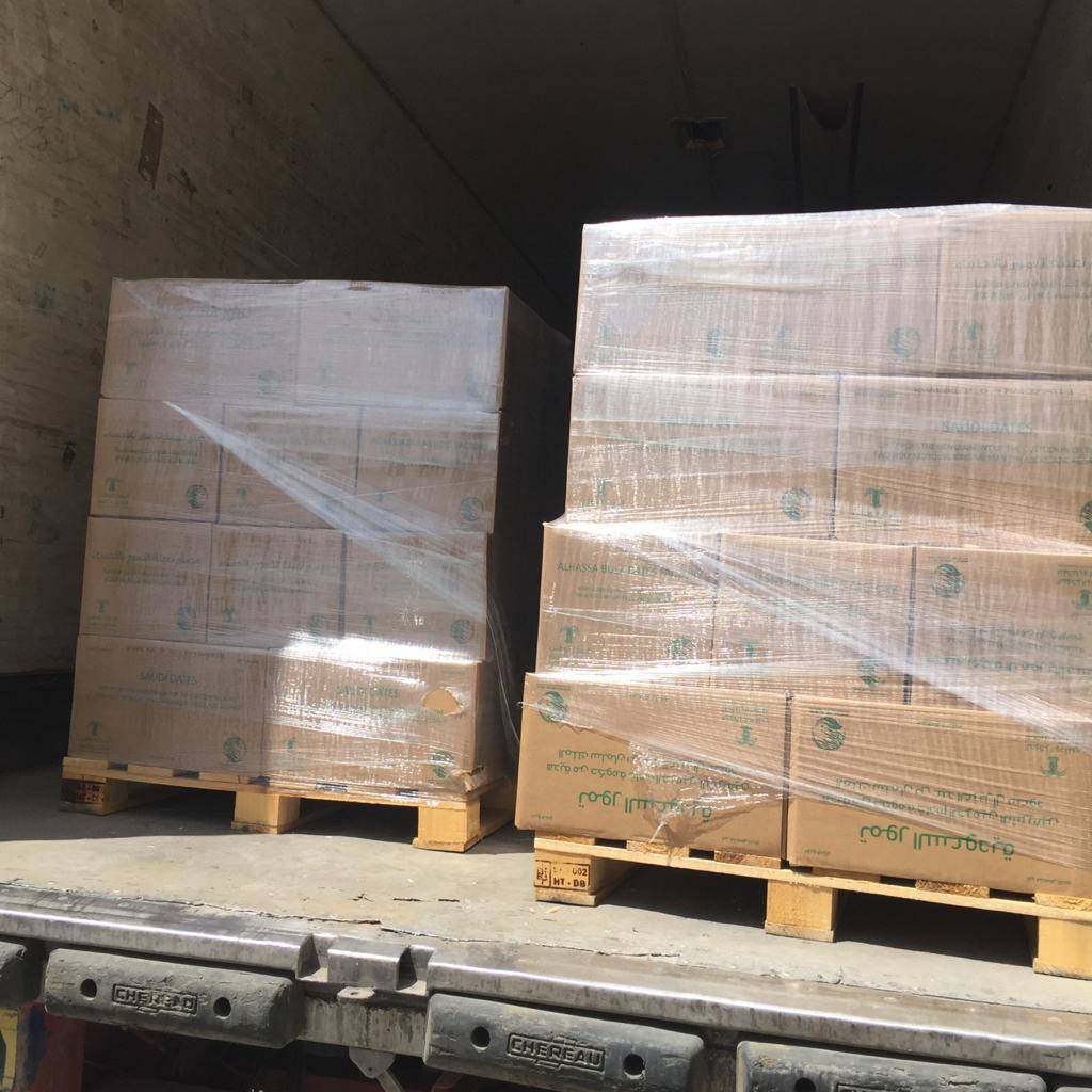 وزارة الشؤون الإسلامية السعودية توزع شحنة من هدية الملك سلمان على الأسر العفيفة بالأردن