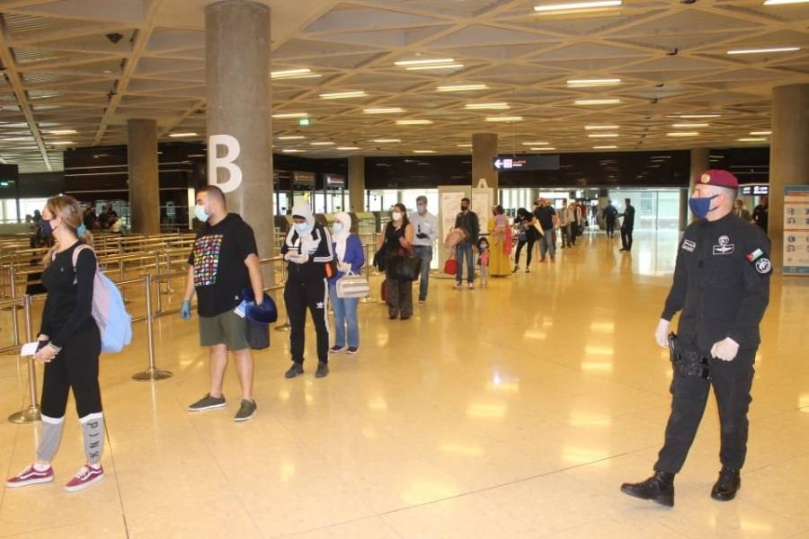 القوات المسلحة : وصلت 15 رحلة لغاية مساء اليوم على متنها 3037 مسافرًا